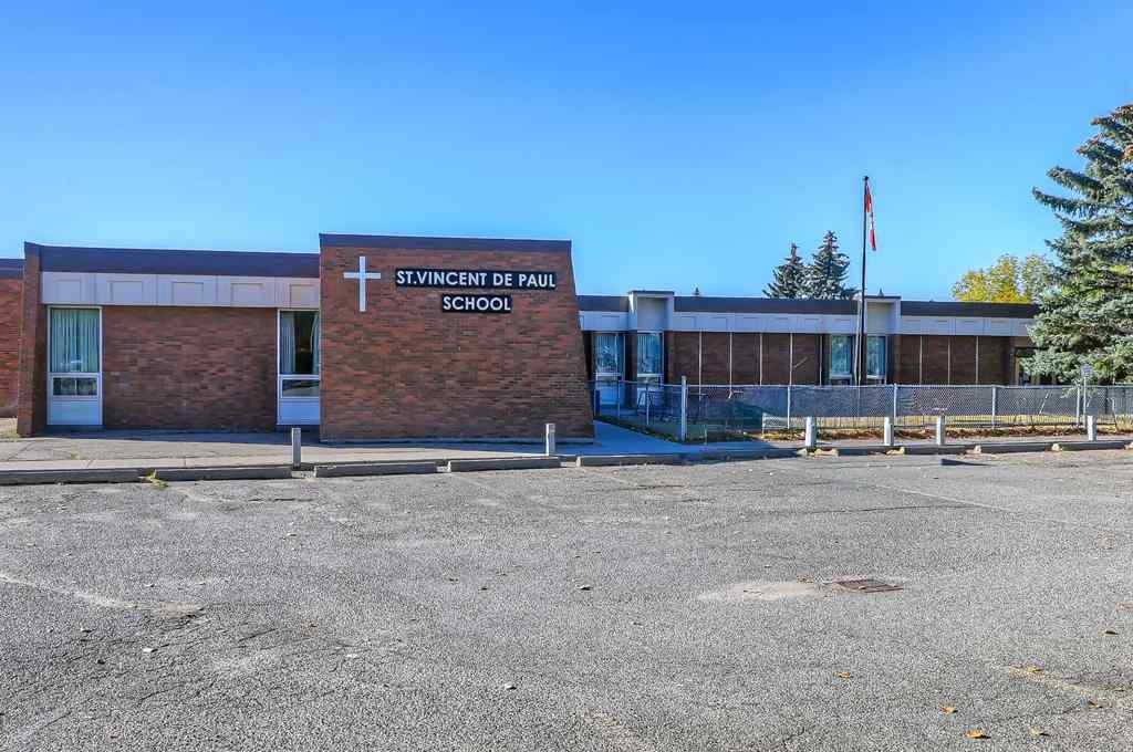 MLS® A2263796 - 5219 Valiant Drive NW in Varsity Calgary, Residential