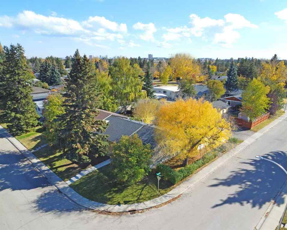 MLS® A2263796 - 5219 Valiant Drive NW in Varsity Calgary, Residential