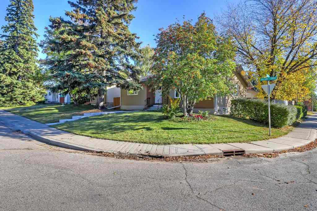 MLS® A2263796 - 5219 Valiant Drive NW in Varsity Calgary, Residential