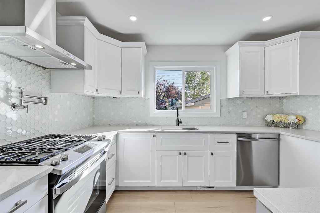 MLS® A2263796 - 5219 Valiant Drive NW in Varsity Calgary, Residential