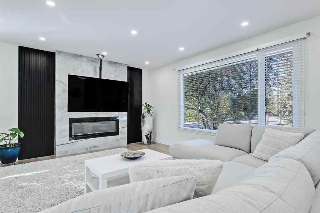 MLS® A2263796 - 5219 Valiant Drive NW in Varsity Calgary, Residential