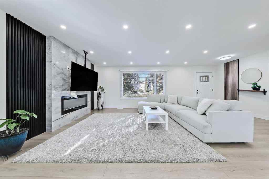 MLS® A2263796 - 5219 Valiant Drive NW in Varsity Calgary, Residential