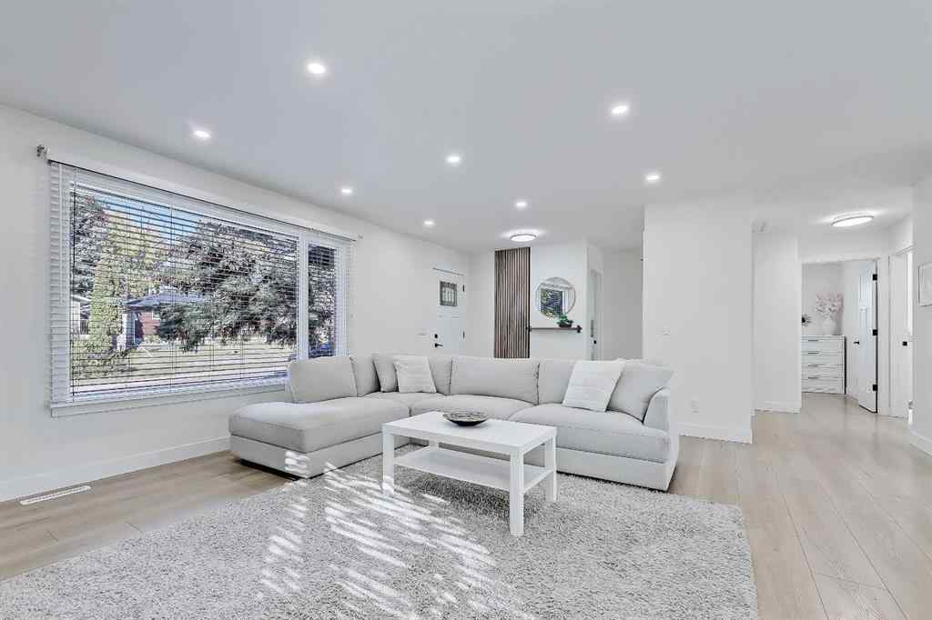 MLS® A2263796 - 5219 Valiant Drive NW in Varsity Calgary, Residential