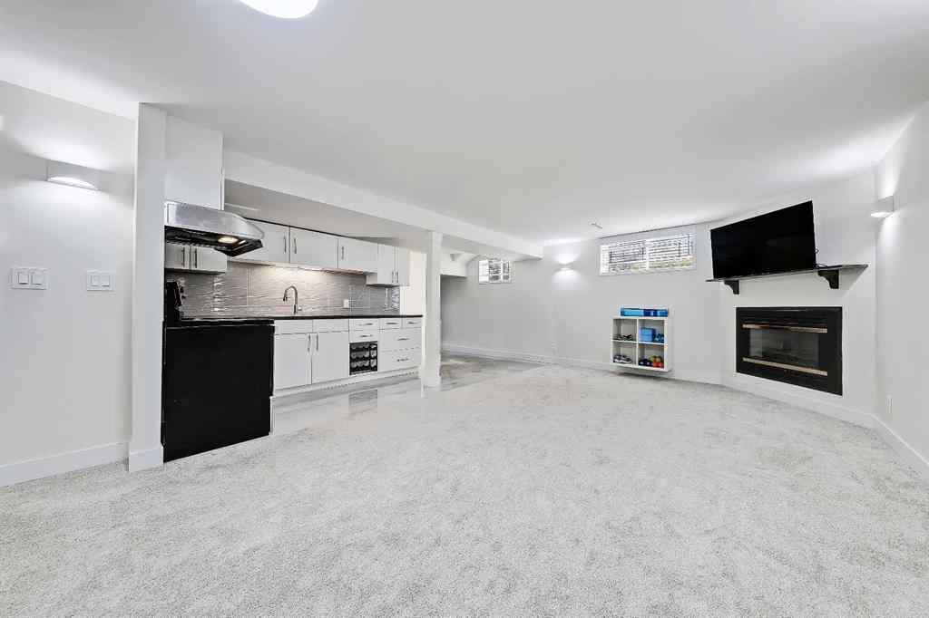 MLS® A2263796 - 5219 Valiant Drive NW in Varsity Calgary, Residential