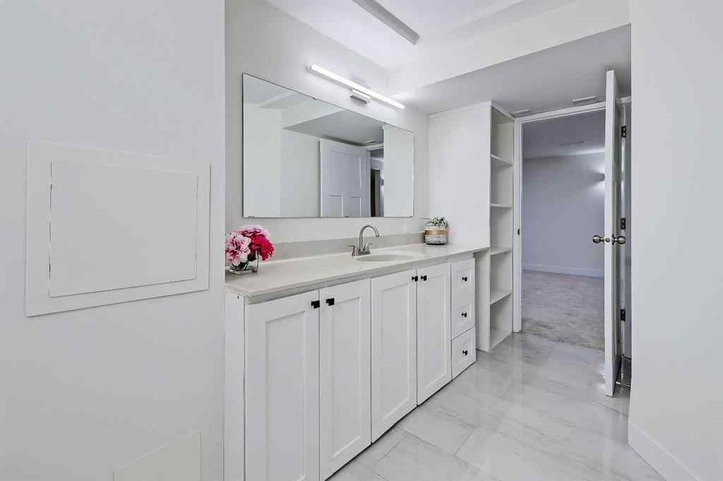 MLS® A2263796 - 5219 Valiant Drive NW in Varsity Calgary, Residential