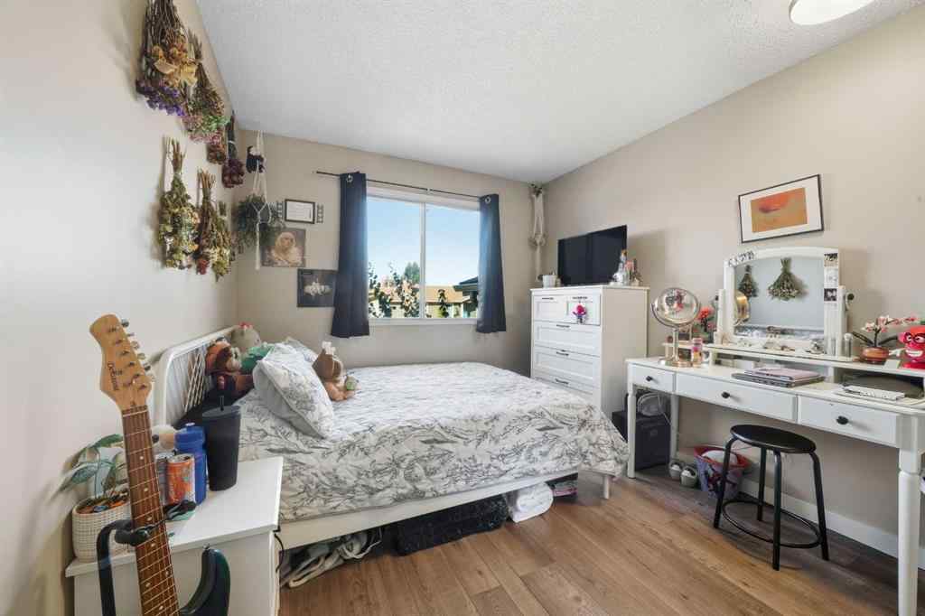 MLS® A2263803 - 21 Cunningham Crescent  in Clearview Meadows Red Deer, Residential