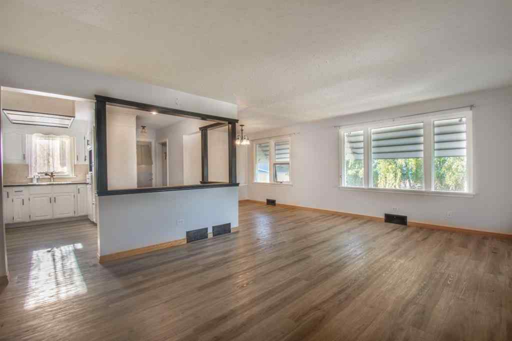 MLS® A2263825 - 5015 51 Street  in Rocky Mtn House Rocky Mountain House, Residential