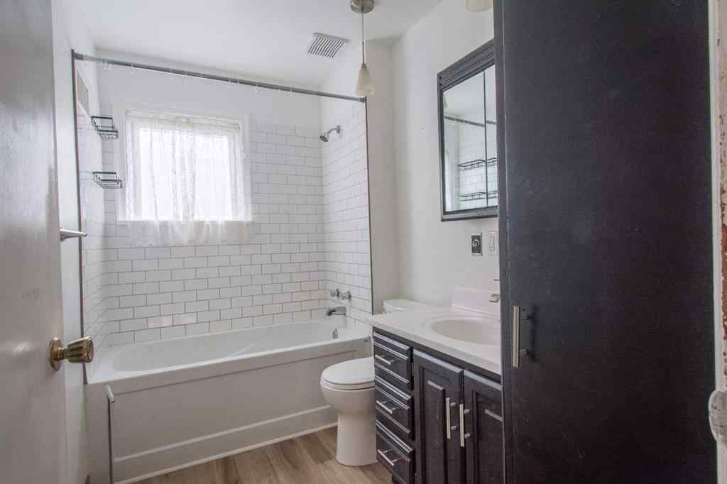 MLS® A2263825 - 5015 51 Street  in Rocky Mtn House Rocky Mountain House, Residential