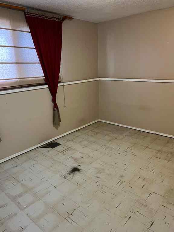 MLS® A2263828 - 5930&5932 Trollinger Street NE in Thorncliffe Calgary, Residential