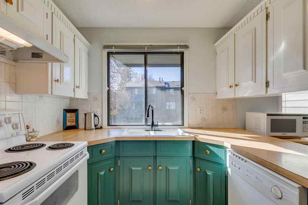 MLS® A2263830 - Unit #11 10030 Oakmoor Way SW in Oakridge Calgary, Residential