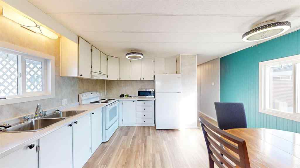 MLS® A2263840 - Unit #133 4000 13 Avenue SE in SE Southridge Medicine Hat, Mobile