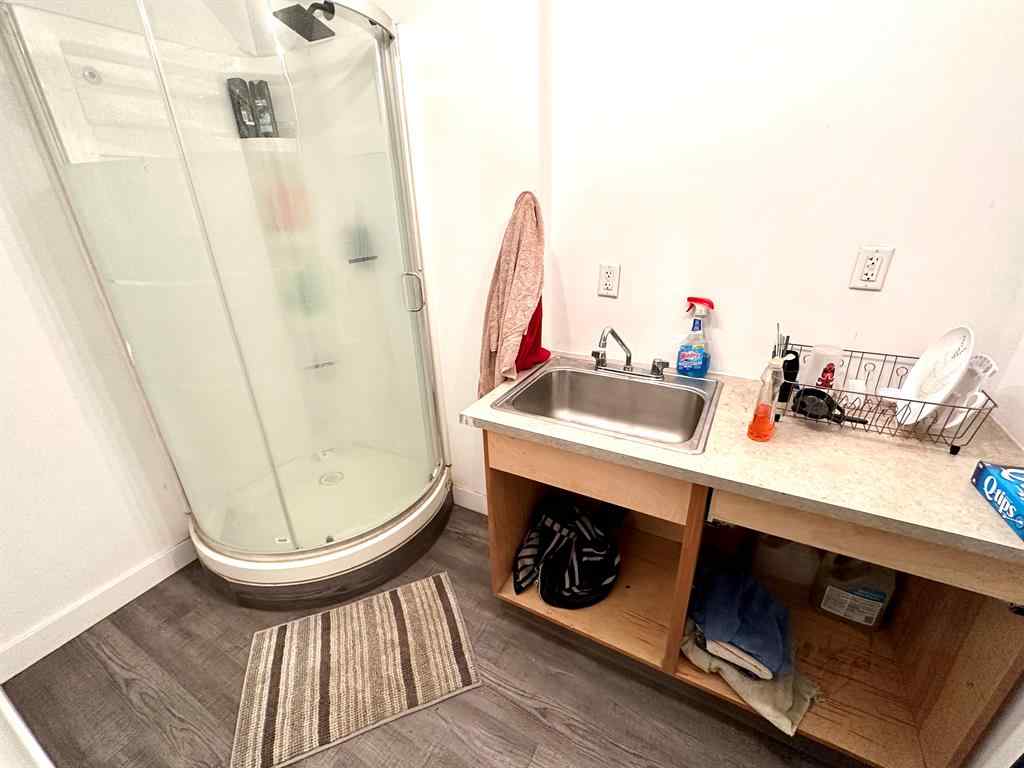 MLS® A2263845 - Unit #5 4630 61 Street  in Riverside Light Industrial Park Red Deer, Commercial