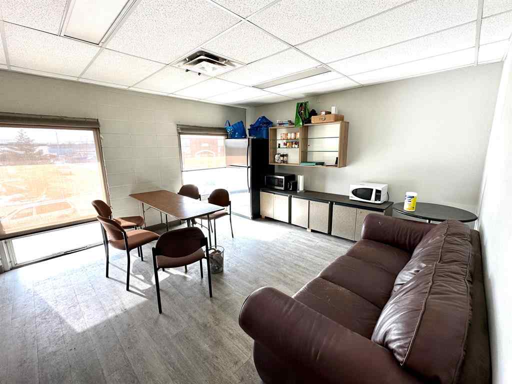 MLS® A2263845 - Unit #5 4630 61 Street  in Riverside Light Industrial Park Red Deer, Commercial
