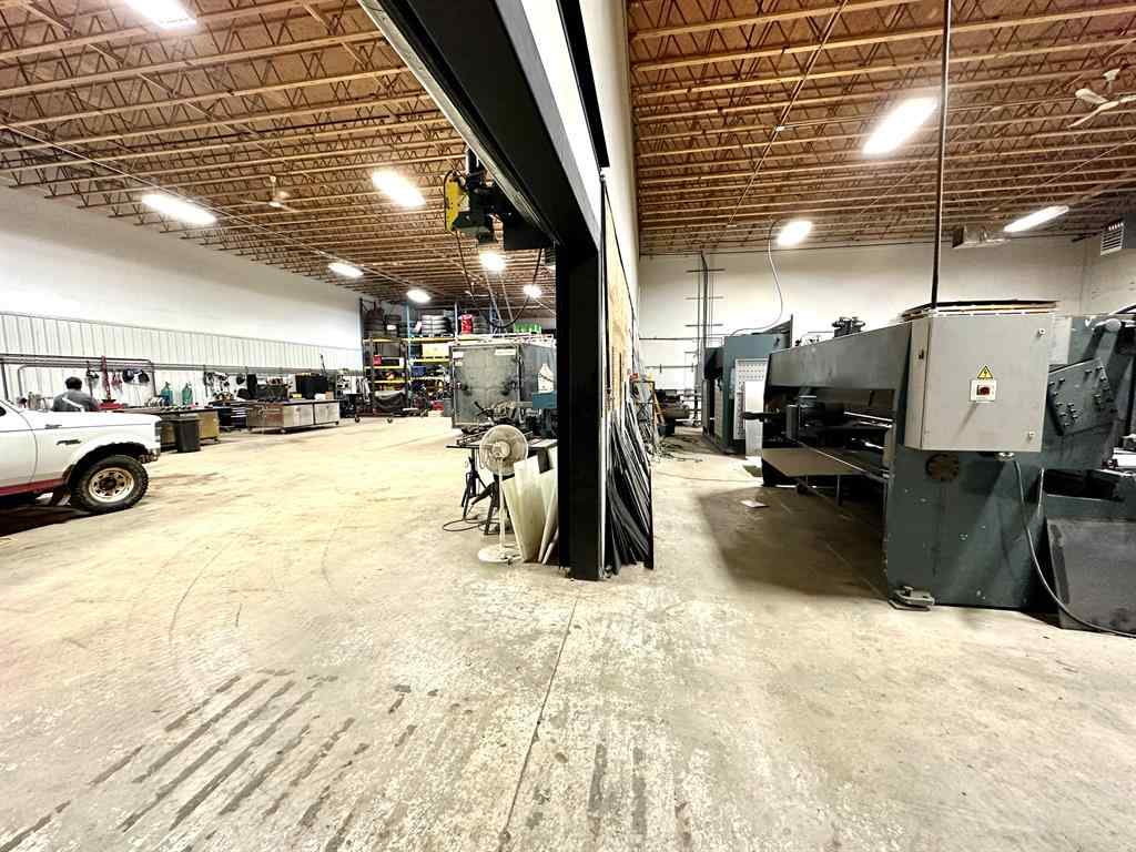 MLS® A2263845 - Unit #5 4630 61 Street  in Riverside Light Industrial Park Red Deer, Commercial