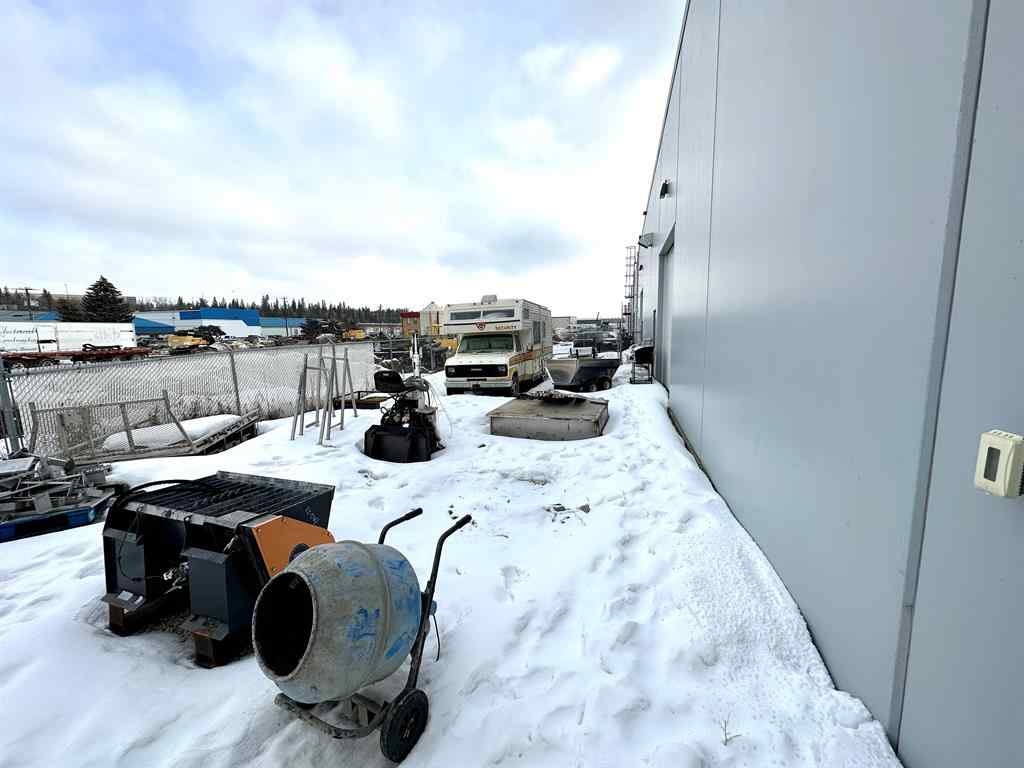 MLS® A2263845 - Unit #5 4630 61 Street  in Riverside Light Industrial Park Red Deer, Commercial