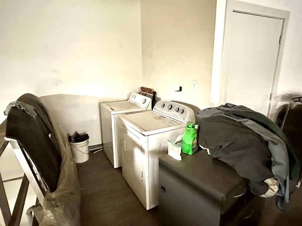 MLS® A2263845 - Unit #5 4630 61 Street  in Riverside Light Industrial Park Red Deer, Commercial