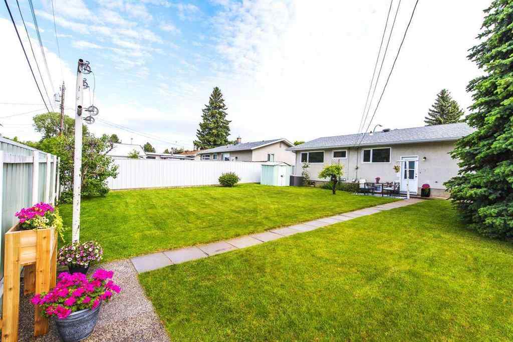 MLS® A2263907 - 2502 8A Avenue N in Majestic Place Lethbridge, Residential