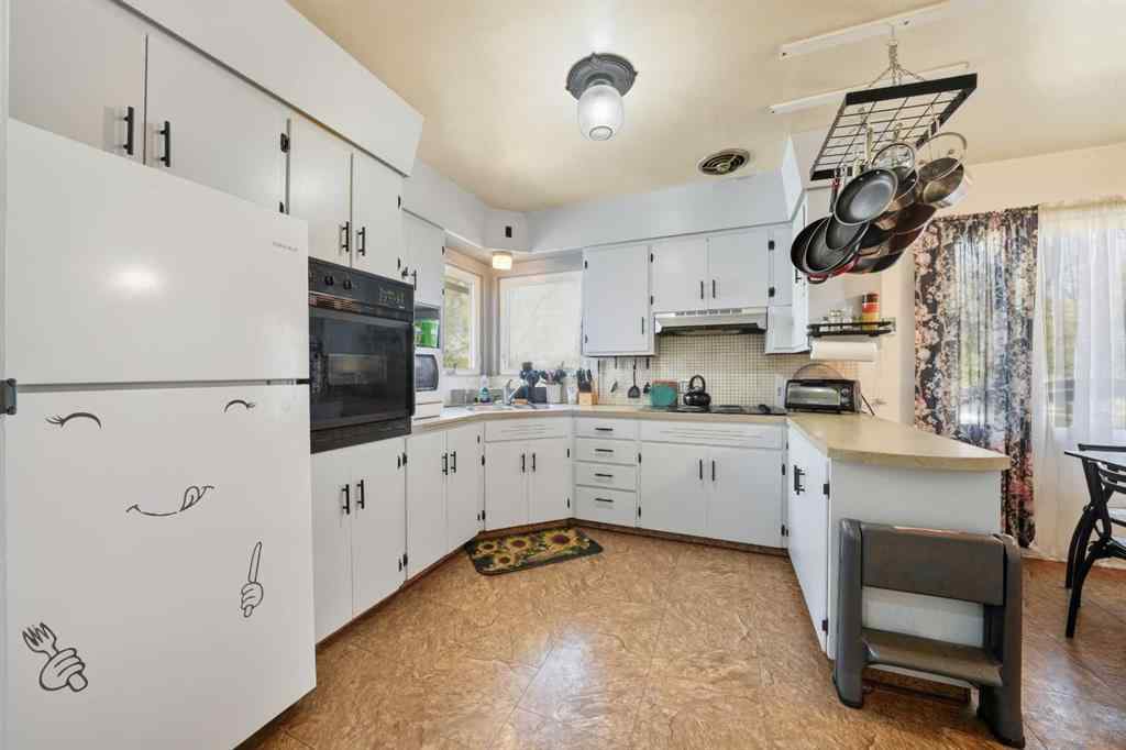 MLS® A2263913 - 5117 47 Avenue  in Central Ponoka Ponoka, Residential