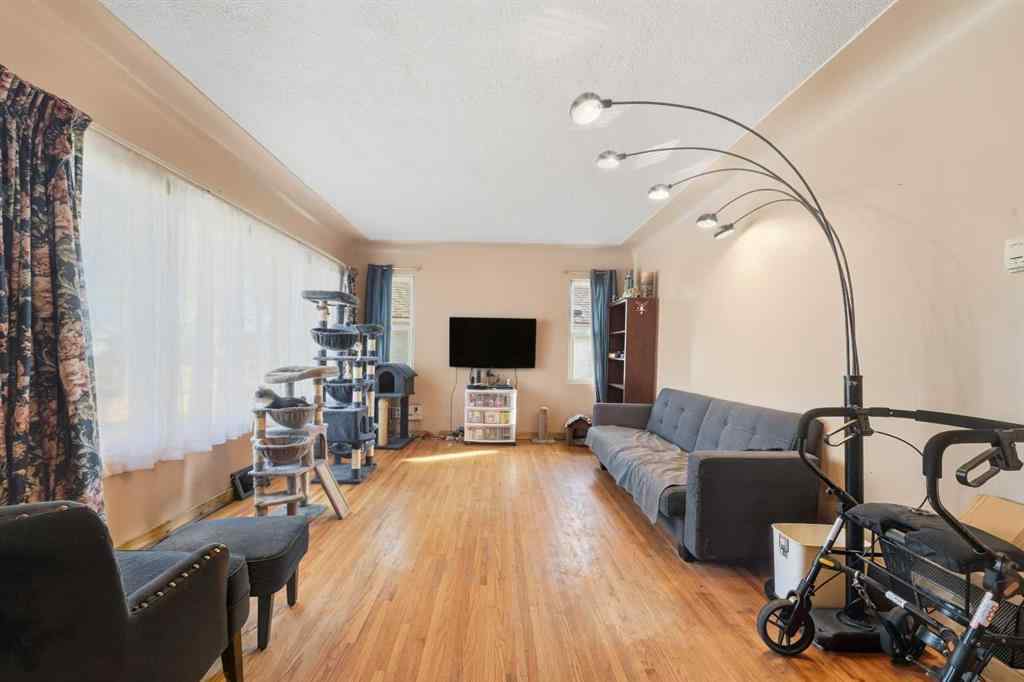 MLS® A2263913 - 5117 47 Avenue  in Central Ponoka Ponoka, Residential