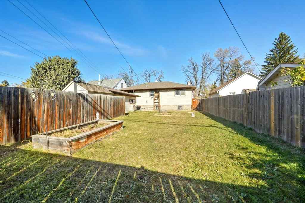 MLS® A2263913 - 5117 47 Avenue  in Central Ponoka Ponoka, Residential