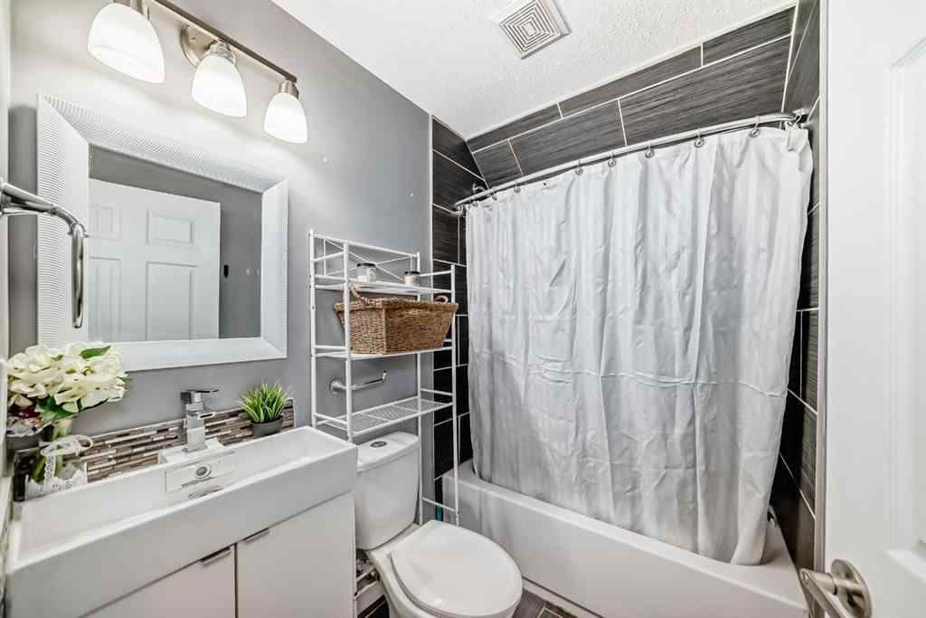 MLS® A2263915 - 165 Hillcrest Drive SW in Hillcrest Airdrie, Residential