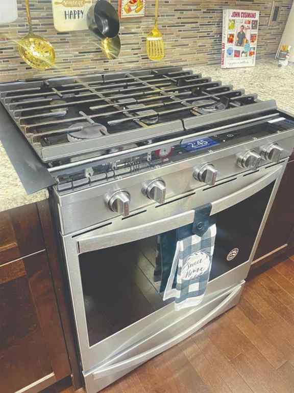 MLS® A2263915 - 165 Hillcrest Drive SW in Hillcrest Airdrie, Residential