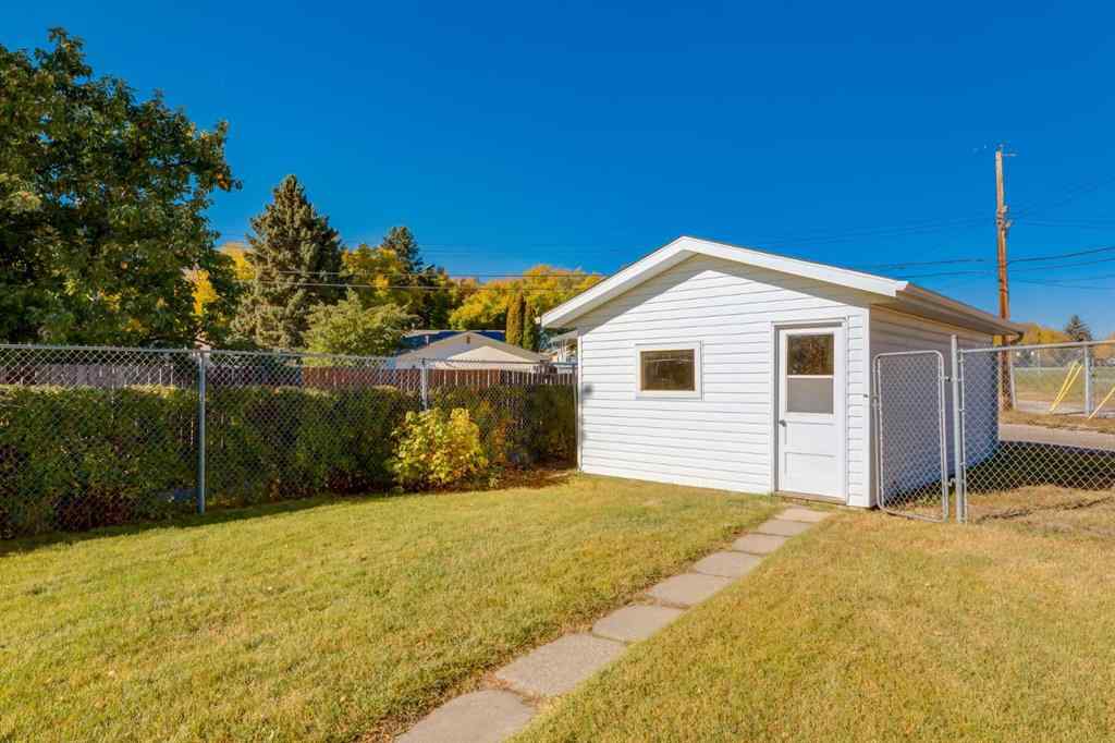 MLS® A2263922 - 90 Allandale Close SE in Acadia Calgary, Residential