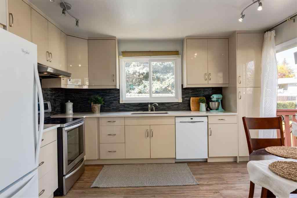 MLS® A2263922 - 90 Allandale Close SE in Acadia Calgary, Residential