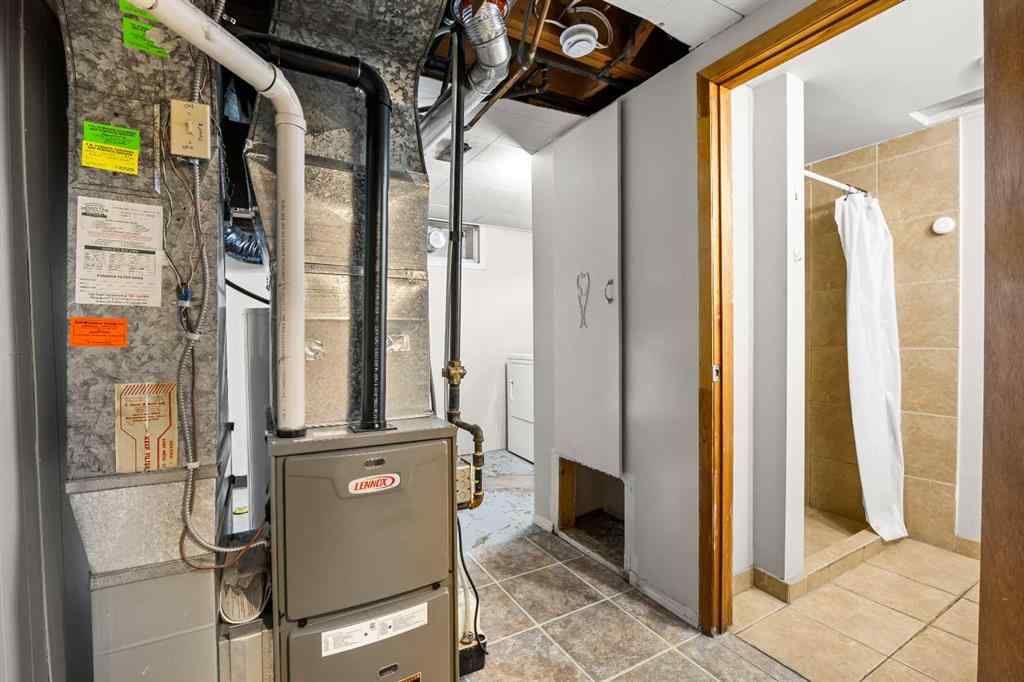 MLS® A2263934 - 2636 34 Avenue NW in Charleswood Calgary, Residential