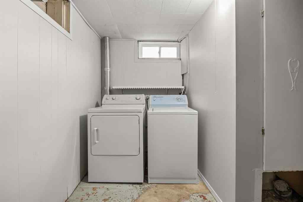 MLS® A2263934 - 2636 34 Avenue NW in Charleswood Calgary, Residential