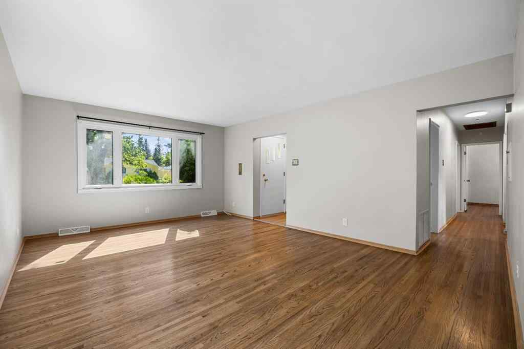 MLS® A2263934 - 2636 34 Avenue NW in Charleswood Calgary, Residential