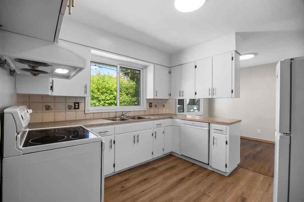 MLS® A2263934 - 2636 34 Avenue NW in Charleswood Calgary, Residential