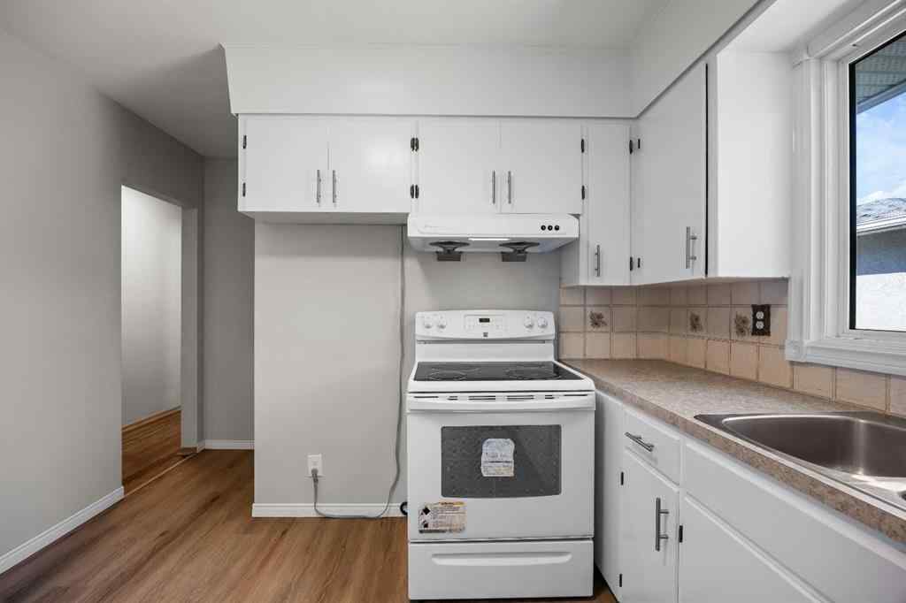 MLS® A2263934 - 2636 34 Avenue NW in Charleswood Calgary, Residential