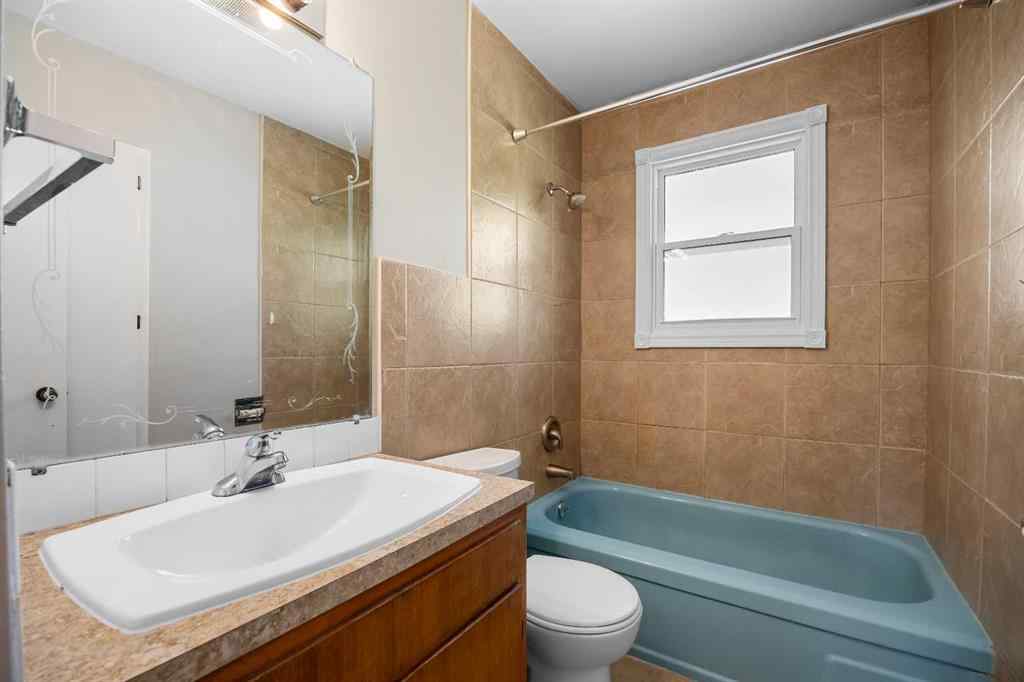 MLS® A2263934 - 2636 34 Avenue NW in Charleswood Calgary, Residential