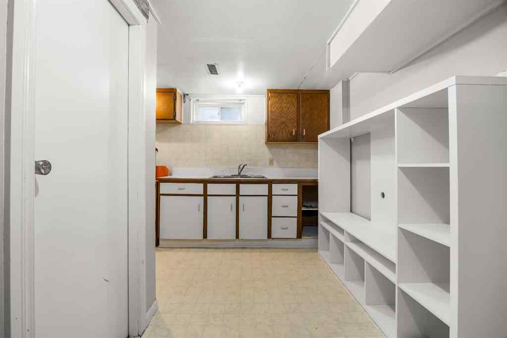 MLS® A2263934 - 2636 34 Avenue NW in Charleswood Calgary, Residential