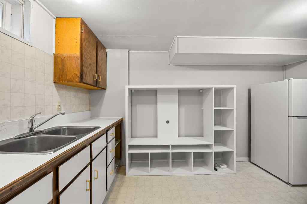 MLS® A2263934 - 2636 34 Avenue NW in Charleswood Calgary, Residential