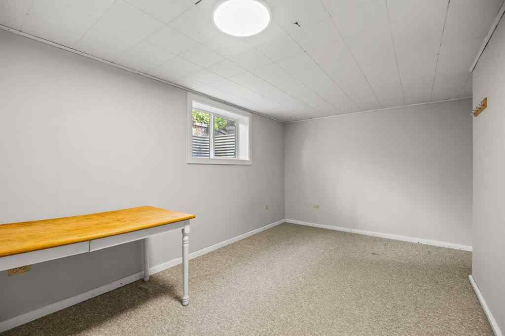 MLS® A2263934 - 2636 34 Avenue NW in Charleswood Calgary, Residential