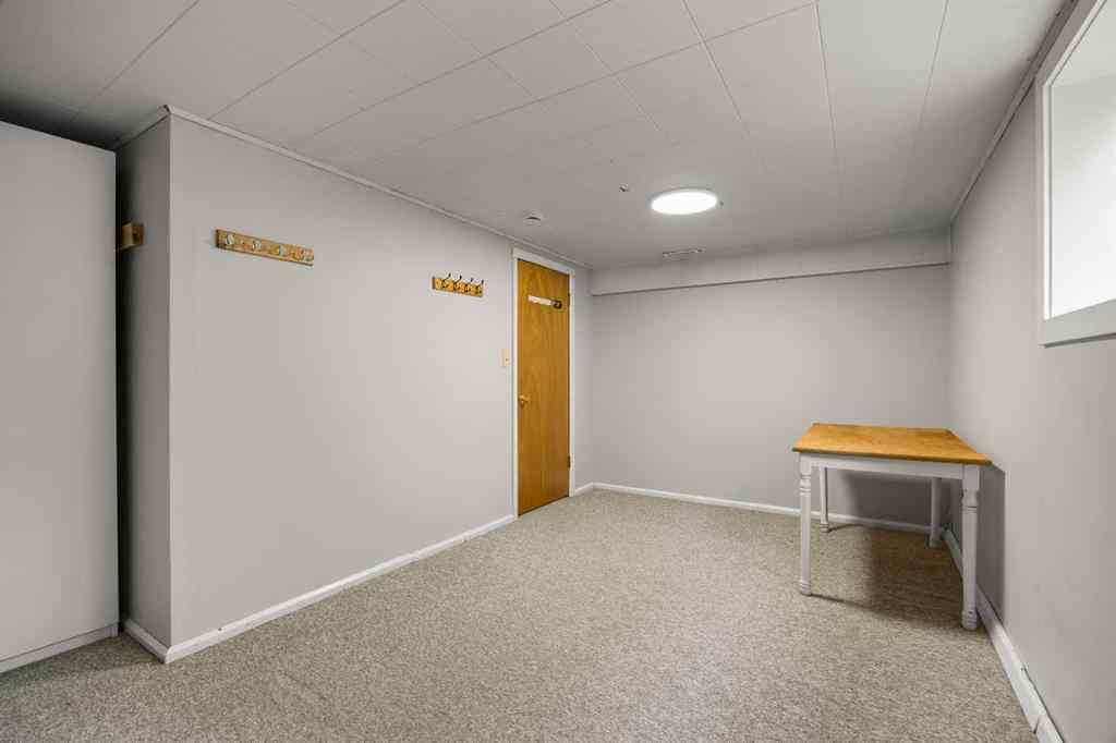 MLS® A2263934 - 2636 34 Avenue NW in Charleswood Calgary, Residential