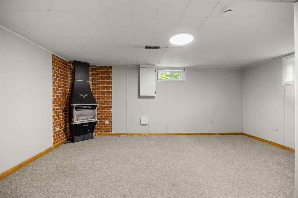 MLS® A2263934 - 2636 34 Avenue NW in Charleswood Calgary, Residential