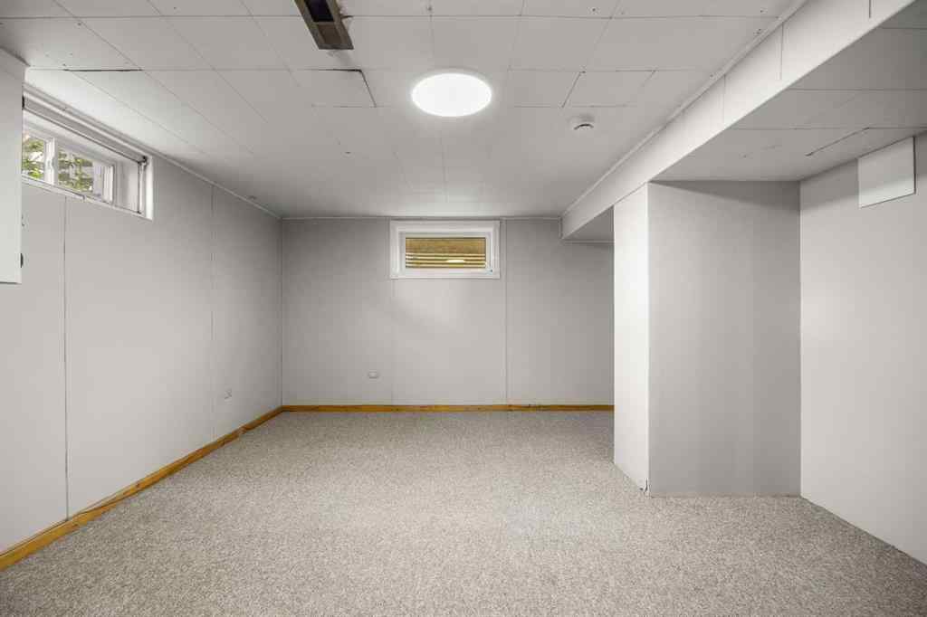 MLS® A2263934 - 2636 34 Avenue NW in Charleswood Calgary, Residential