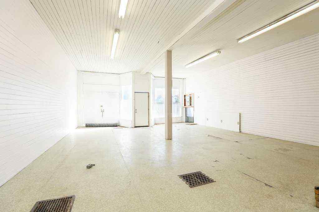 MLS® A2263936 - 22720/22718 8 Avenue  in NONE Hillcrest, Commercial