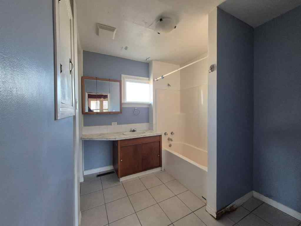 MLS® A2263941 - 125 Centre Street  in NONE Torrington, Residential