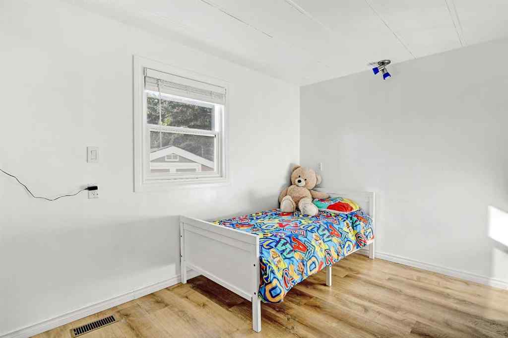 MLS® A2263951 - 9737 120 Avenue  in Crystal Ridge Grande Prairie, Residential