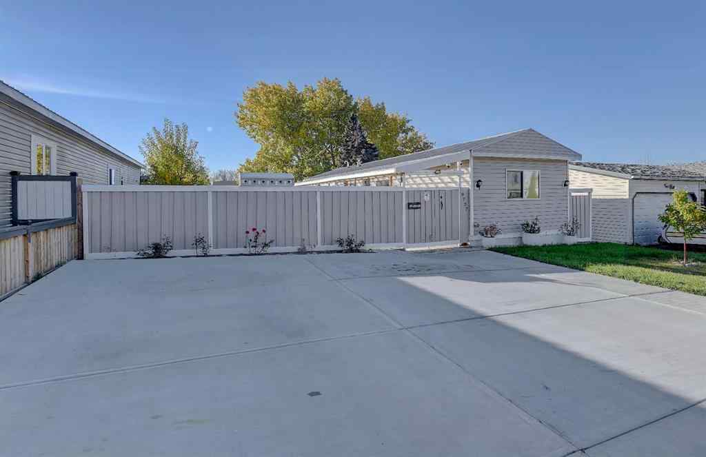 MLS® A2263951 - 9737 120 Avenue  in Crystal Ridge Grande Prairie, Residential