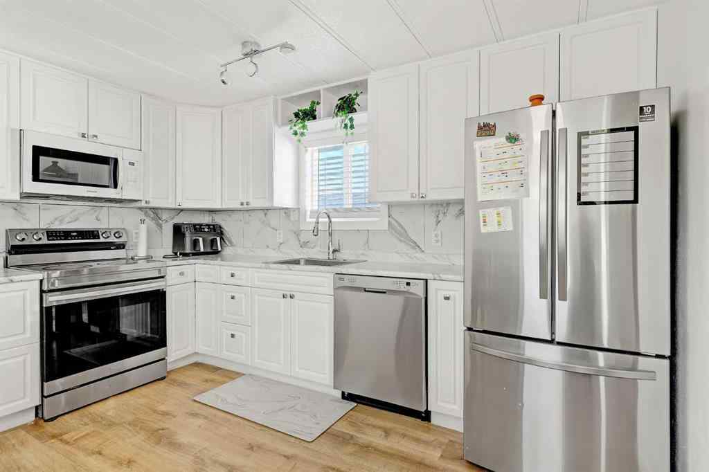 MLS® A2263951 - 9737 120 Avenue  in Crystal Ridge Grande Prairie, Residential