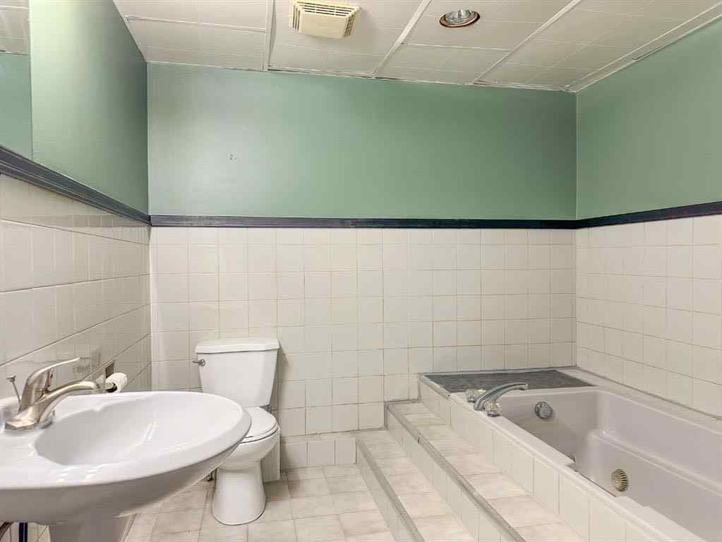 MLS® A2263966 - 5204 51st Avenue   in NONE Alix, Residential