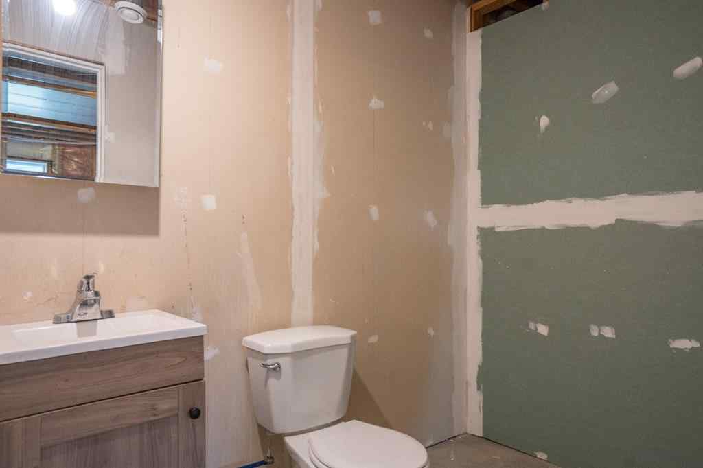 MLS® A2263968 - 4521 Van Eaton Way   in NONE Clive, Residential