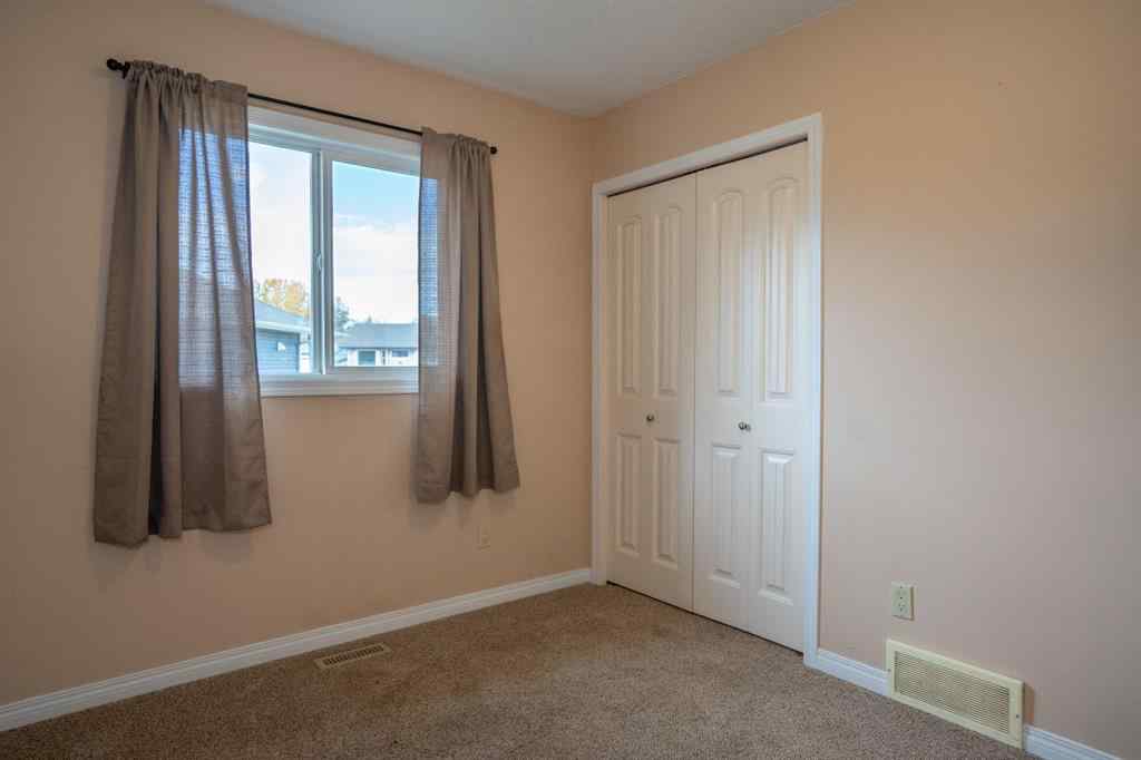 MLS® A2263968 - 4521 Van Eaton Way   in NONE Clive, Residential