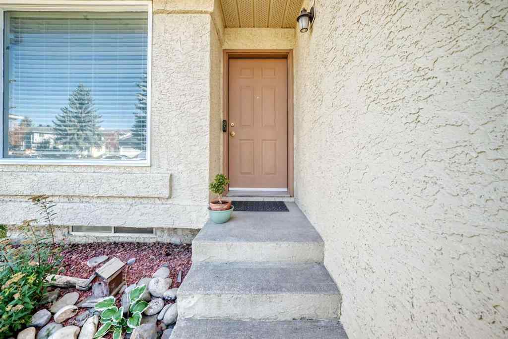 MLS® A2263970 - 20 Rivergreen Crescent SE in Riverbend Calgary, Residential