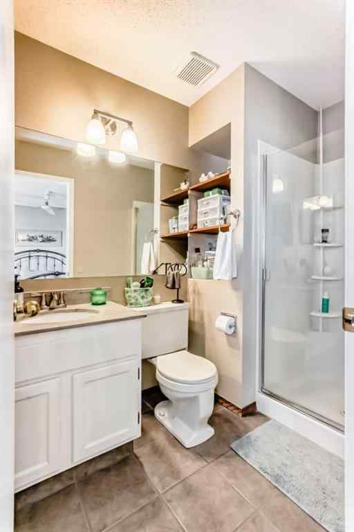 MLS® A2263970 - 20 Rivergreen Crescent SE in Riverbend Calgary, Residential